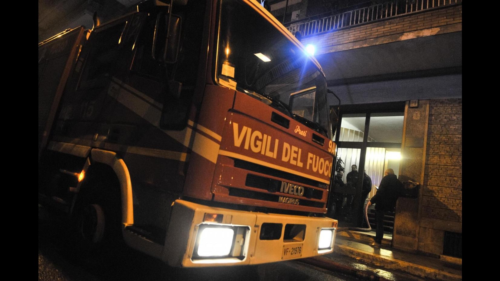 Incendio in residence a Roma, un morto e tre feriti