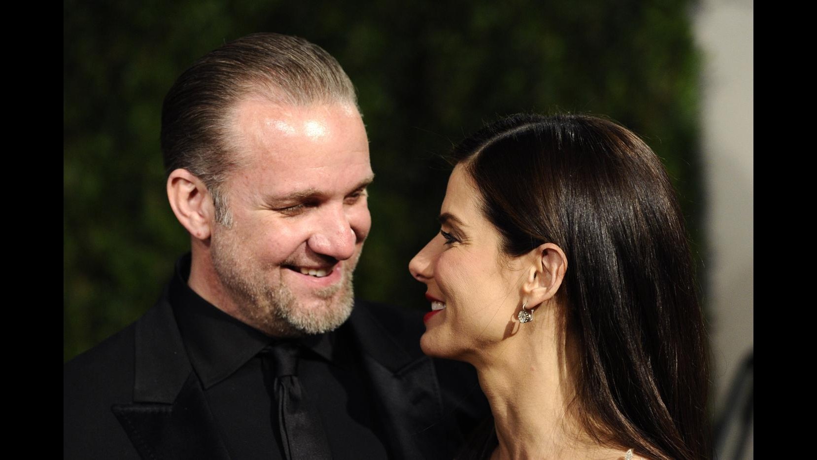 Jesse James, ex marito di Sandra Bullock, si sposa per la quarta volta