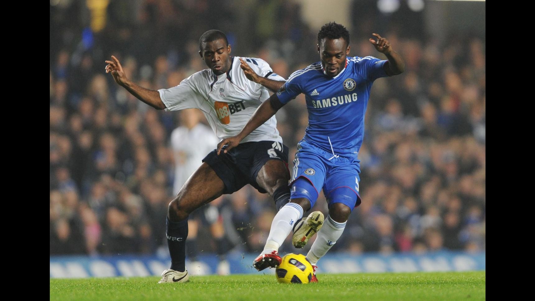 Dalla Francia, Milan: accordo vicino con Essien, Mexes verso il Trabzonspor