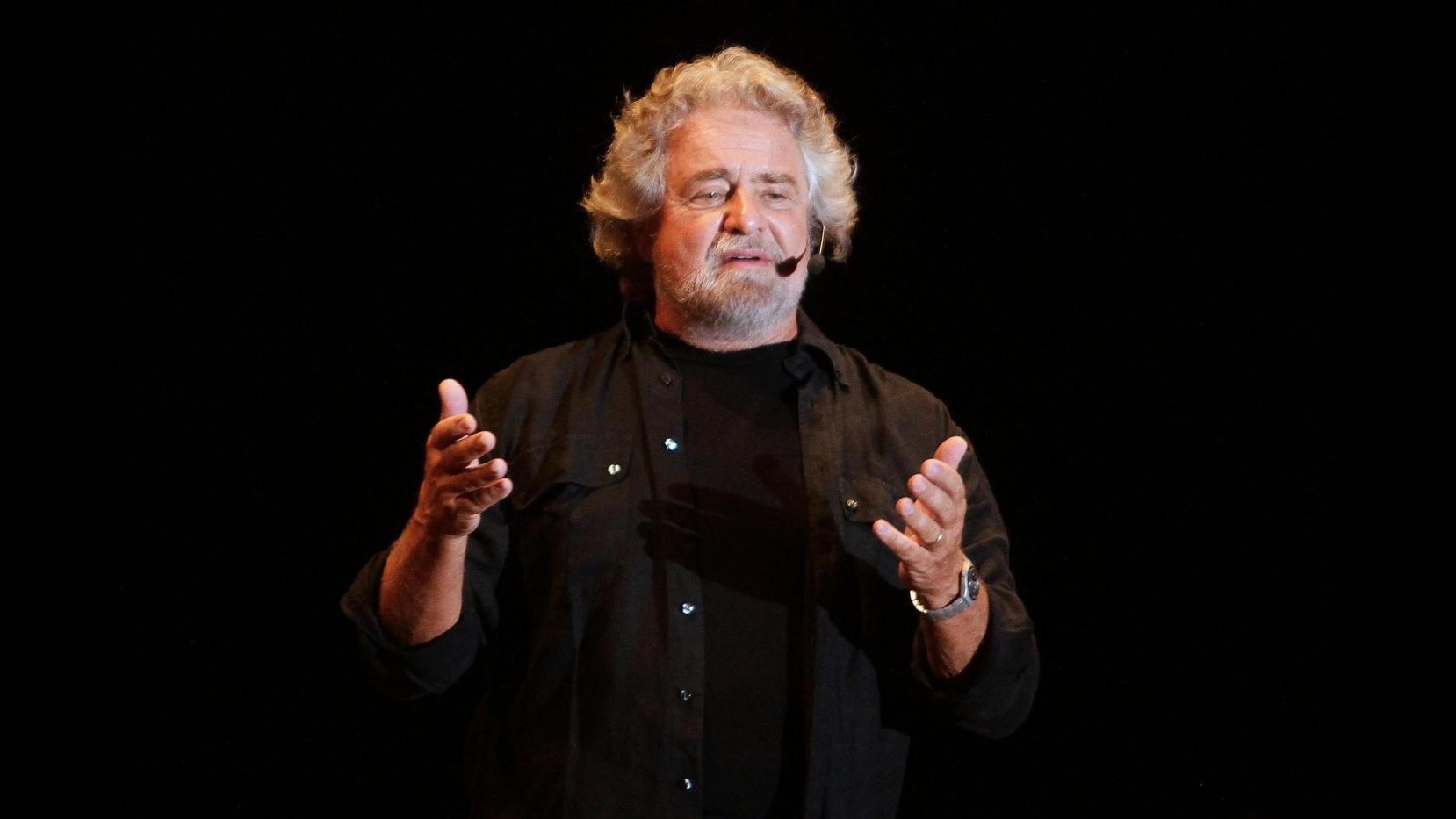 Beppe Grillo torna in teatro con lo spettacolo ‘Te la do io l’Europa!’