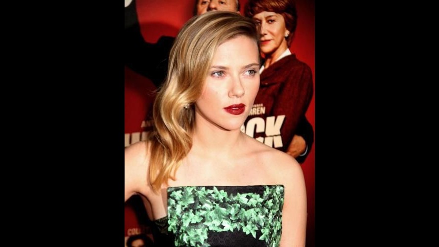 Look da vampira per Scarlett Johansson alla prima di ‘Hitchcock’