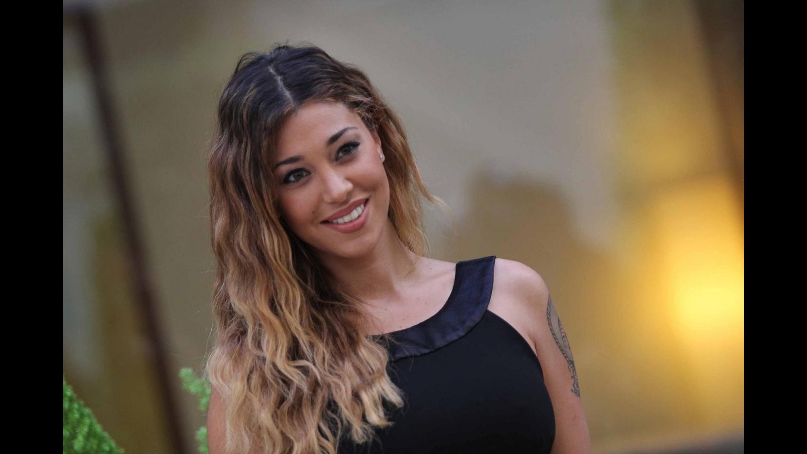 Belen tocca quota 2 milioni di fan su Facebook e ringrazia tutti