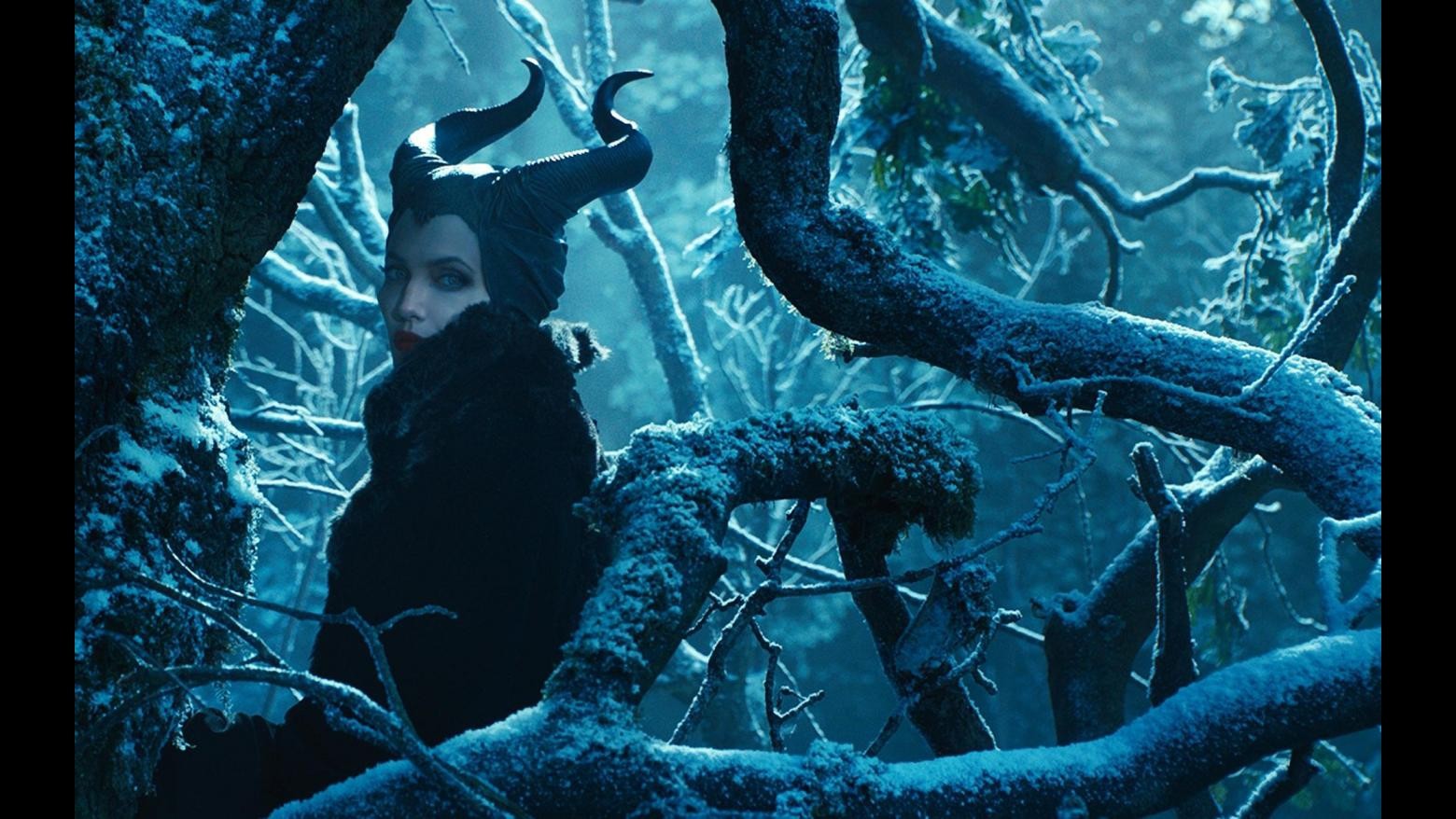 Cinema, ‘Maleficent’ svelato trailer con Angelina Jolie come strega
