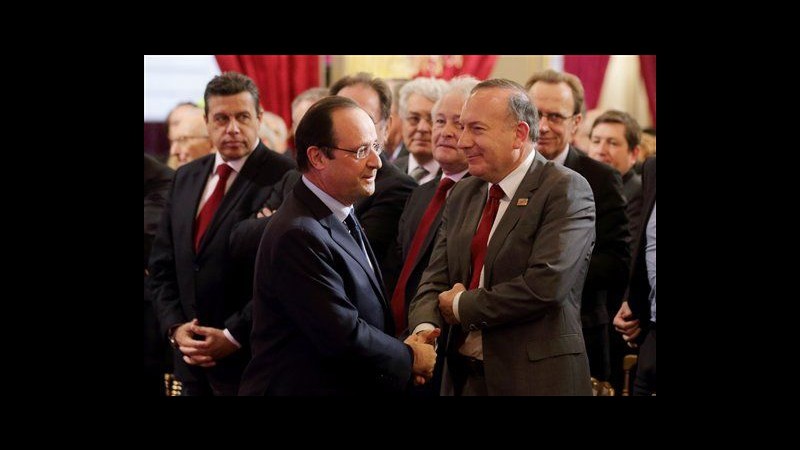 Francia, Hollande: Tagli tasse imprese solo se assumono di più