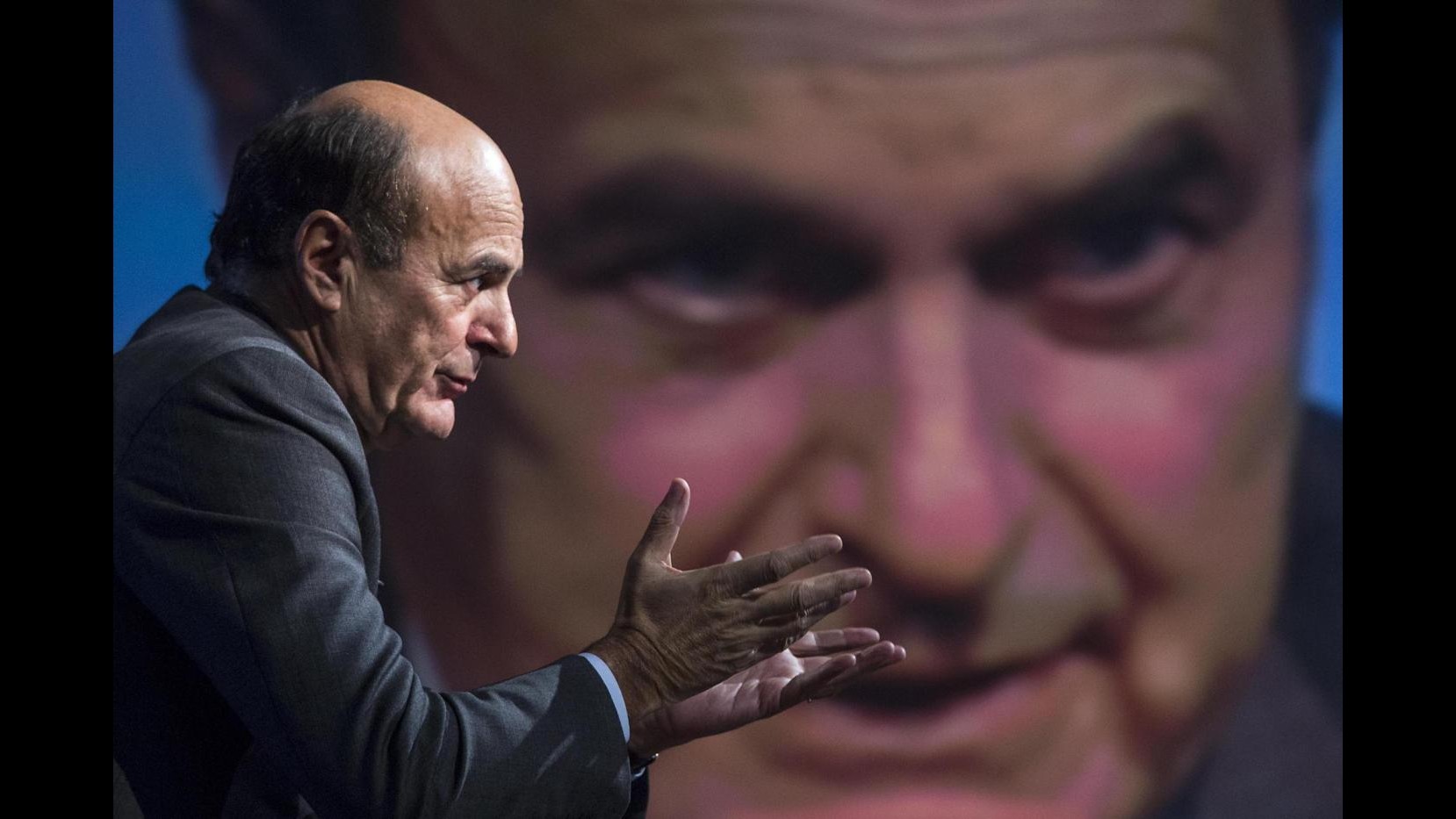 Bersani dimesso dall’ospedale di Parma. Grazie a chi mi ha curato