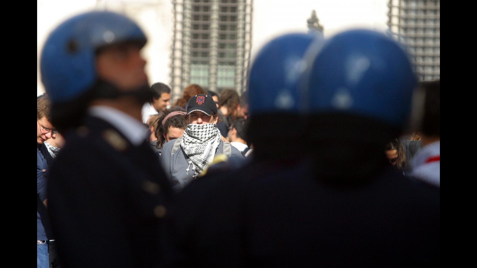 Proteste anti-Monti alla Bocconi a Milano: 3 i contusi
