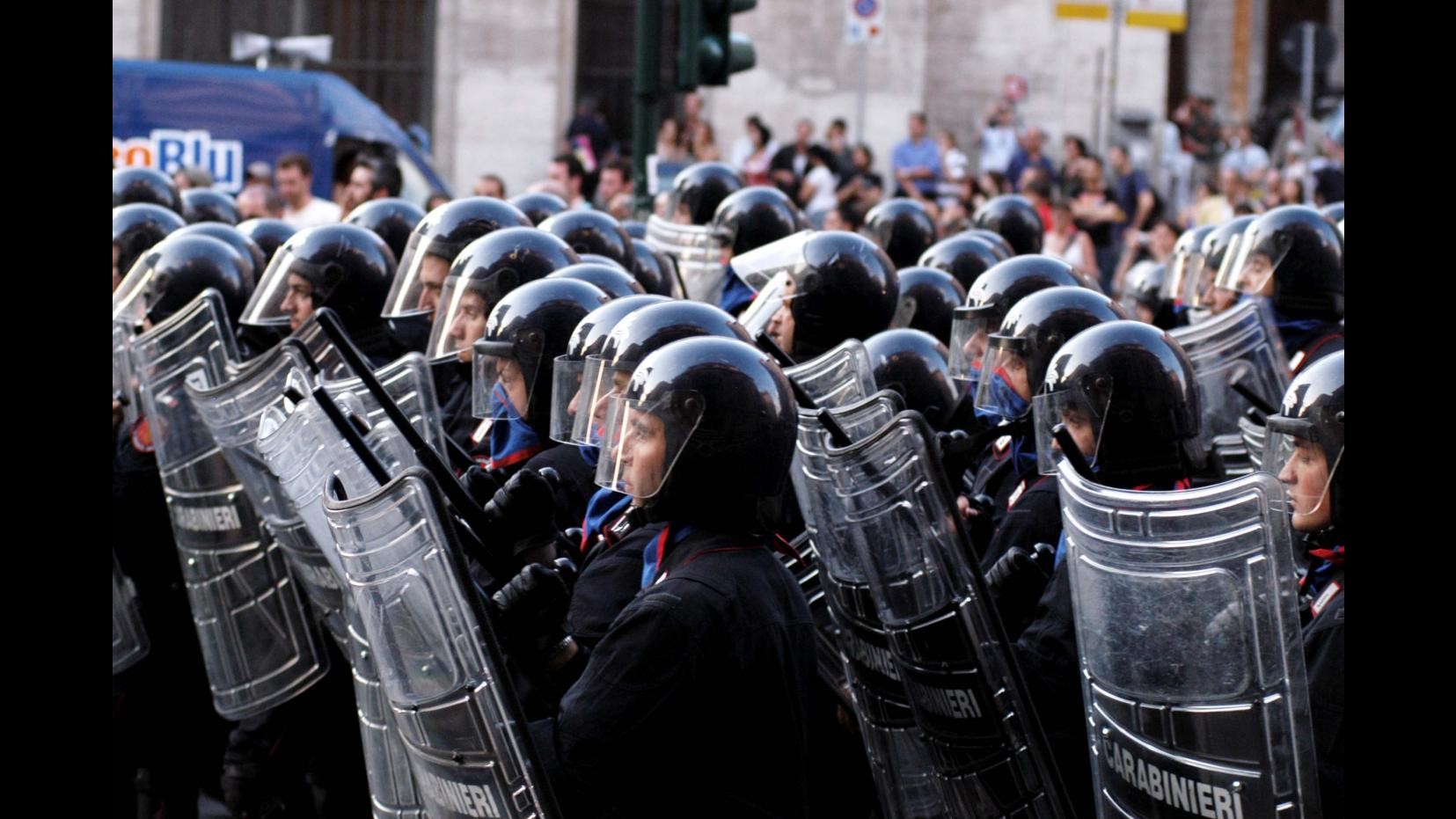 Milano, cameraman aggredito dopo tensioni a presidio anti Monti