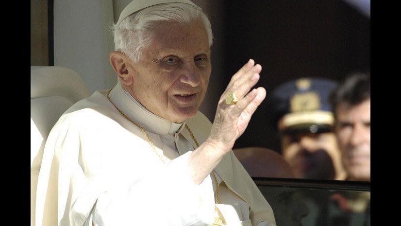 Crisi, Benedetto XVI: Salute non diventi un bene per pochi