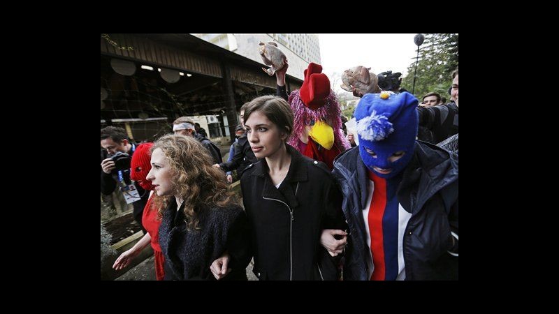 Sochi 2014, Pussy Riot lasciano città e presentano video contro Putin