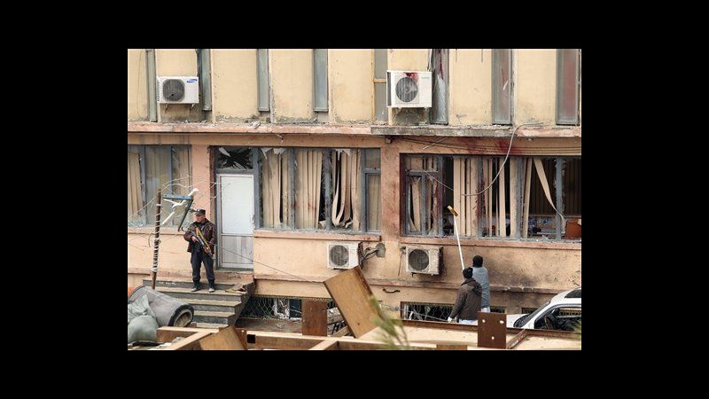 Afghanistan, attacco suicida fuori ospedale Kabul: un morto e 4 feriti