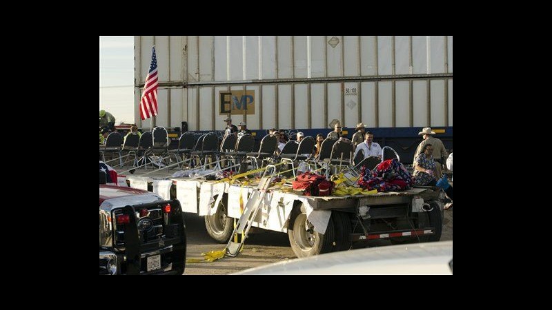Usa, treno investe carro parata militare in Texas: 4 morti e 17 feriti