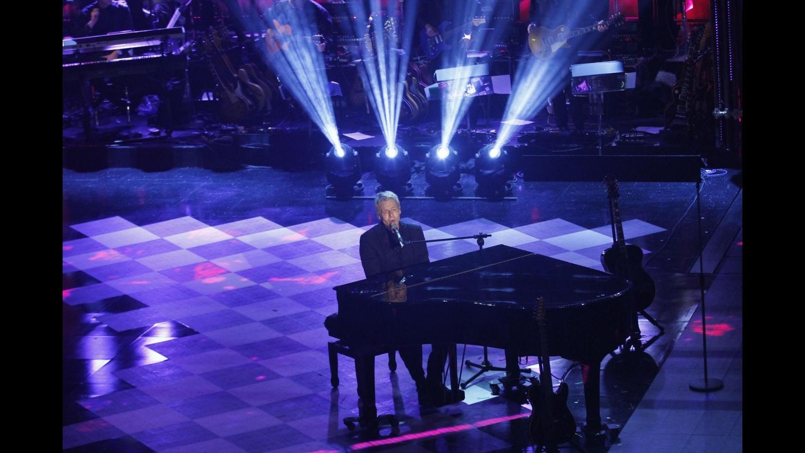 Sanremo, crollo di ascolti per il Festival: 7,7 milioni in media