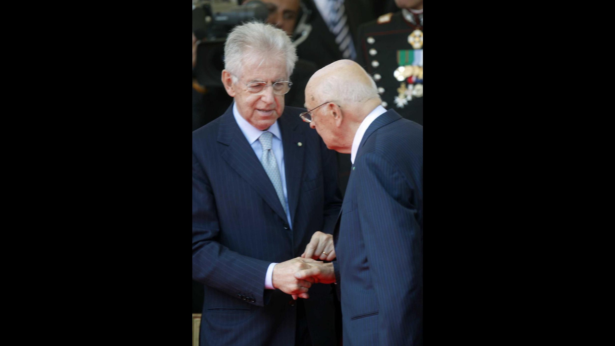 Elezioni, Napolitano a Monti: Urgente raccolta firme