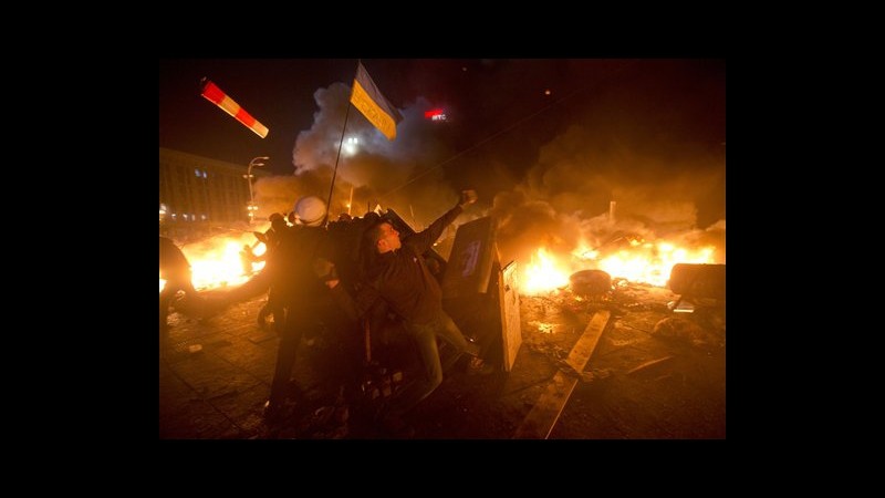 Ucraina, Yanukovych incontra opposizione e annuncia tregua