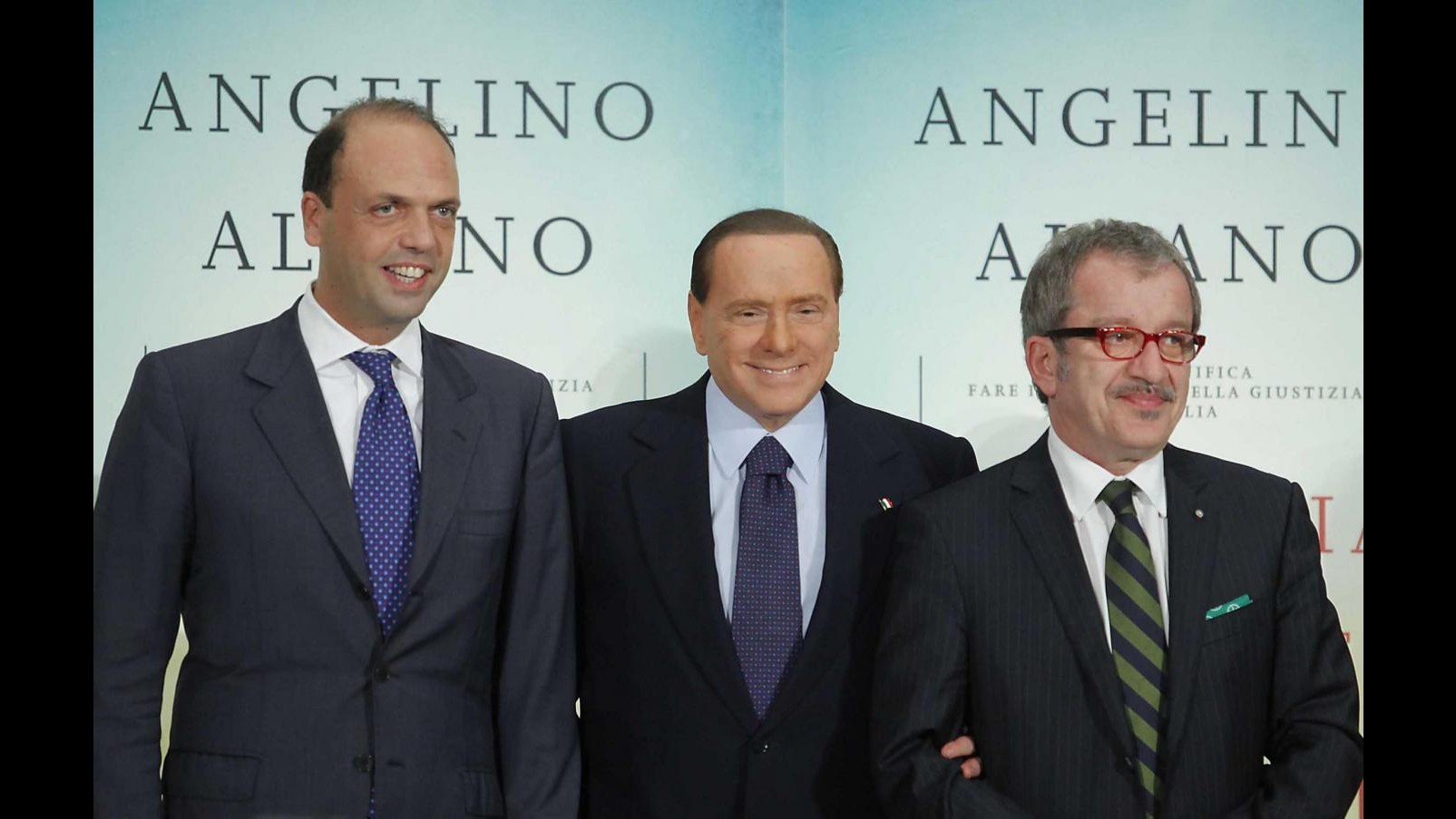 Maroni: Sostegno a Monti è barzelletta. Ma chi è questo B.?