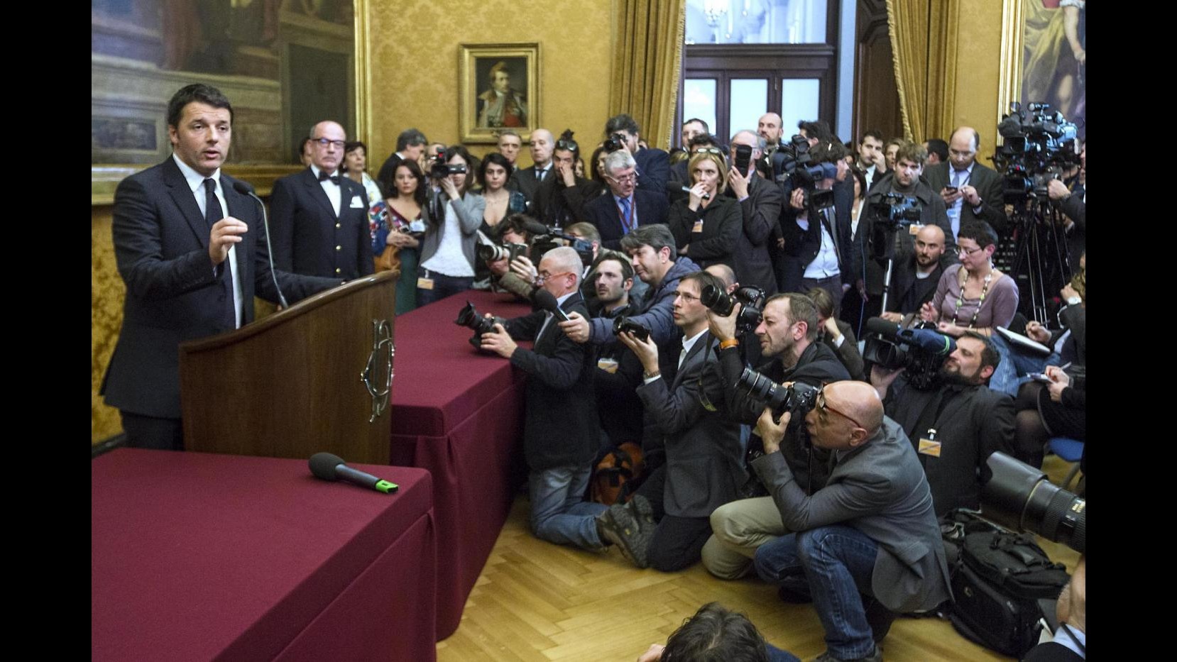 Governo, Renzi oltre due ore a colloquio con Napolitano.  Sabato la squadra, lunedì in aula