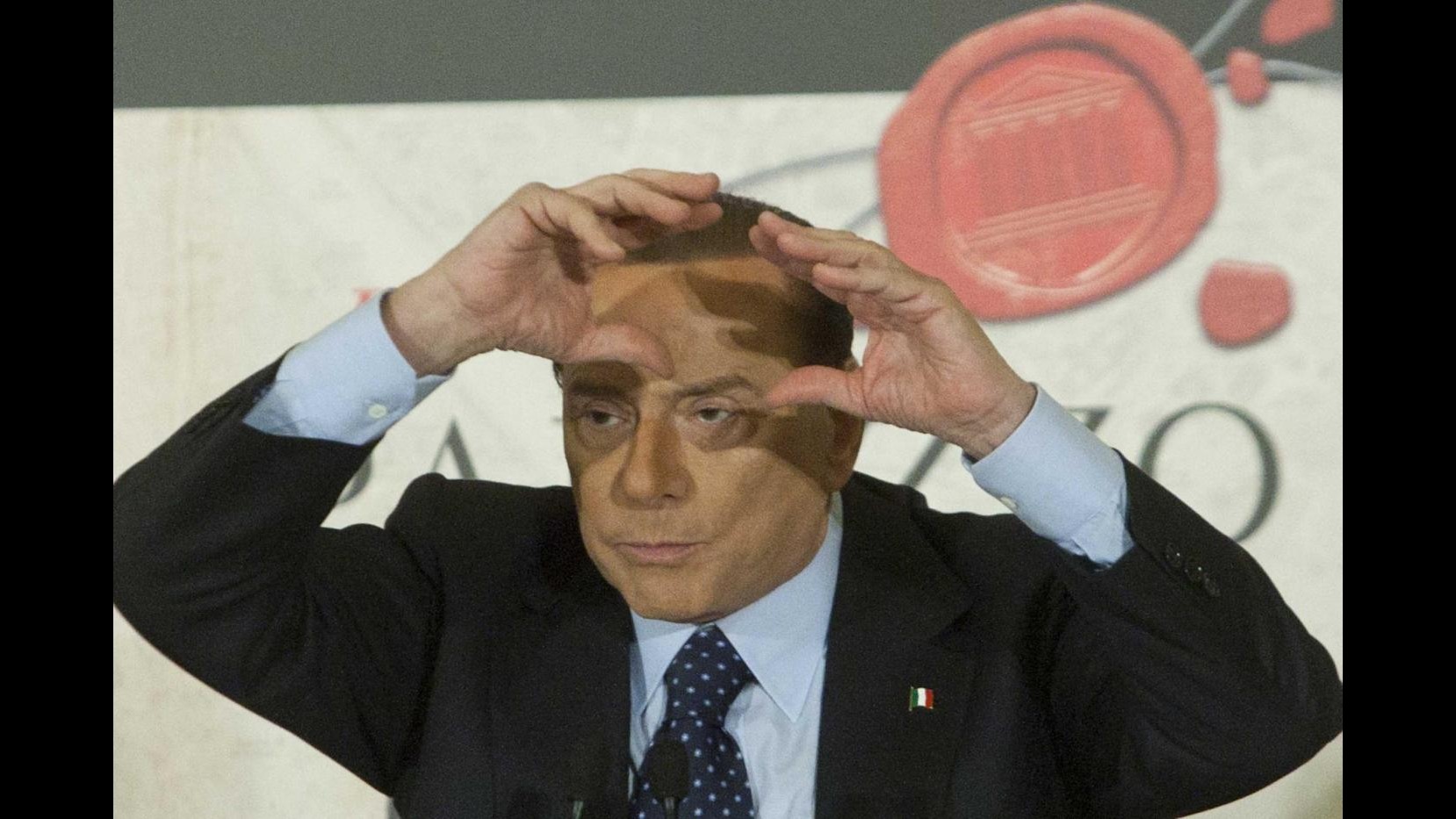 Berlusconi: Io mi candido, ma vanno bene anche Monti o Alfano