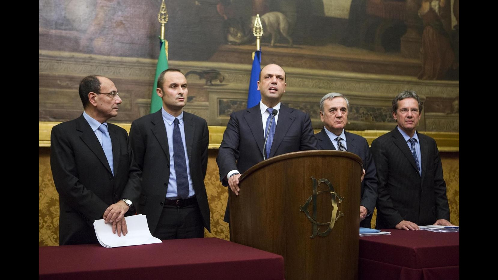 Governo, Alfano apre a Renzi: Sì ma con stessa maggioranza di Letta