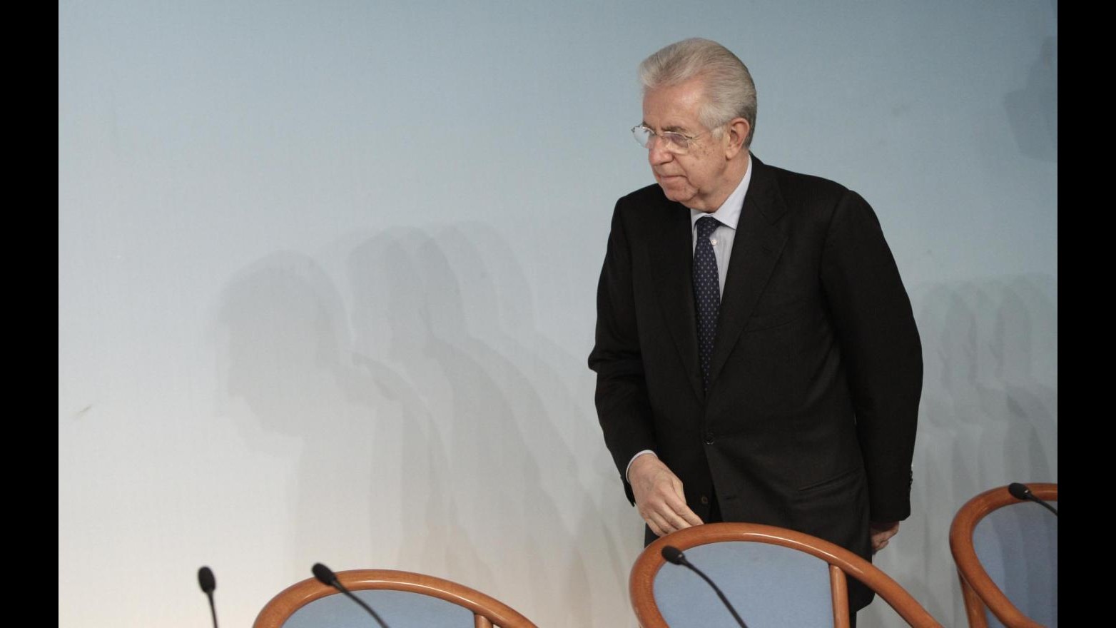 Monti: Capisco le reazioni dei mercati, non drammatizzare