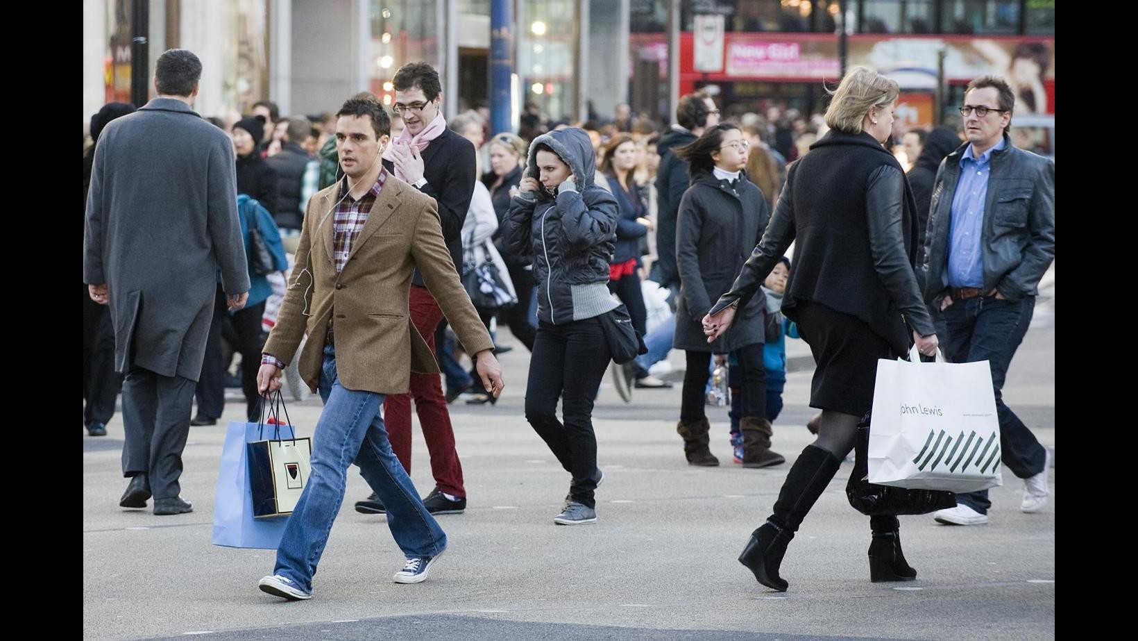 Coldiretti: 23 mln di italiani fanno shopping natalizio nei mercatini