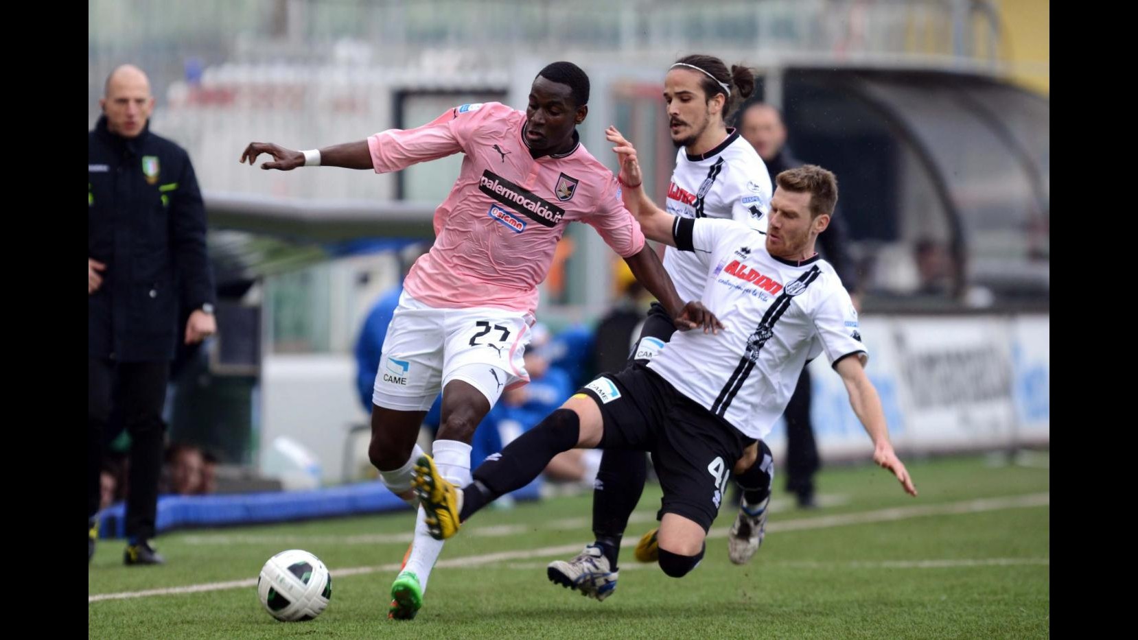 Serie B: Palermo resiste in dieci al Cesena, 0-0 al Manuzzi. L’Empoli non ne approfitta, Lanciano espugna Avellino