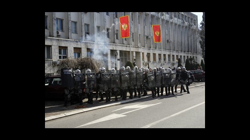 Montenegro, scontri tra polizia e manifestanti antigovernativi: feriti