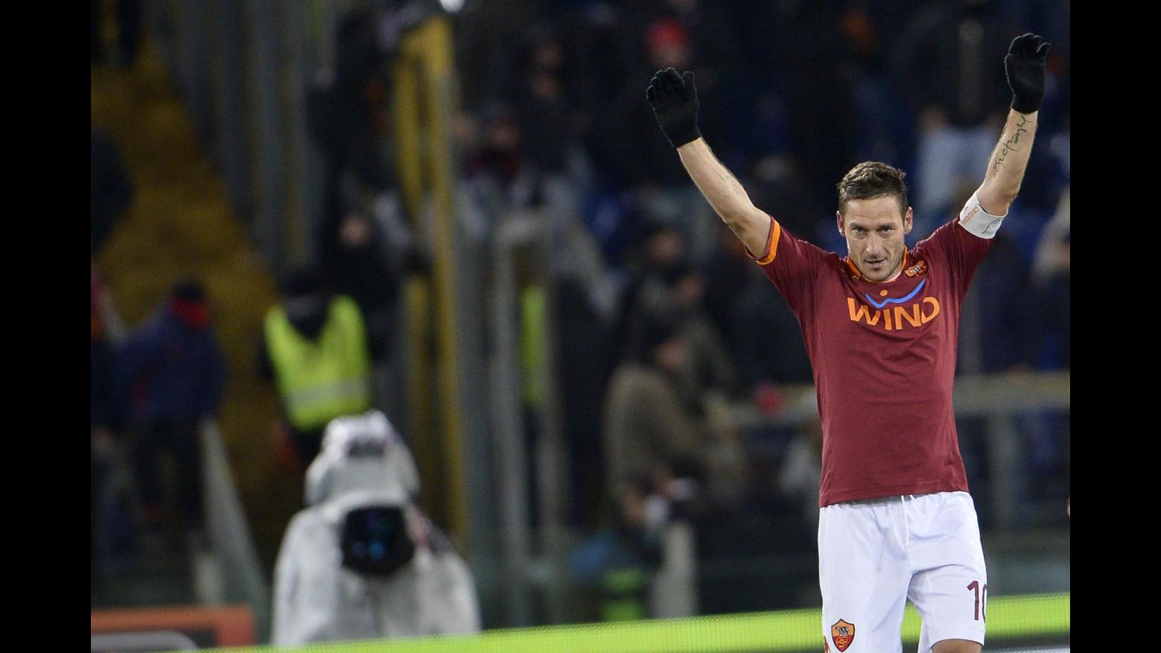 Roma-Totti show: 4-2, Fiorentina travolta e agganciata in classifica