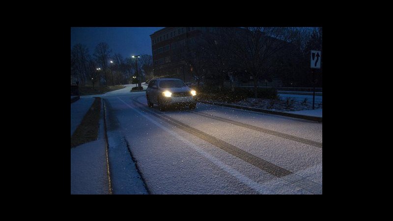 Maltempo, migliaia senza luce in zona Atlanta, cancellati 2.200 voli
