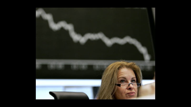 Borsa, Milano chiude debole con banche, pesante galassia Eni