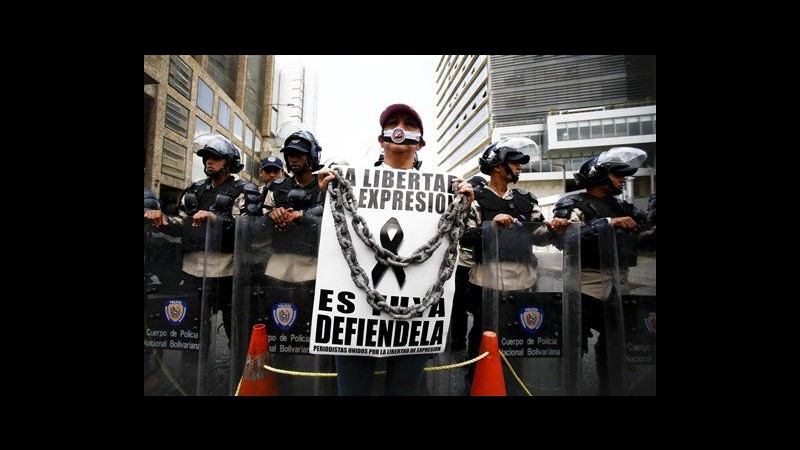 Venezuela, 10 gruppi diritti umani contro Maduro: reprime proteste