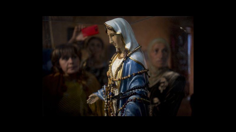 Israele, statua Madonna ‘piange’ olio: 2mila persone in pellegrinaggio