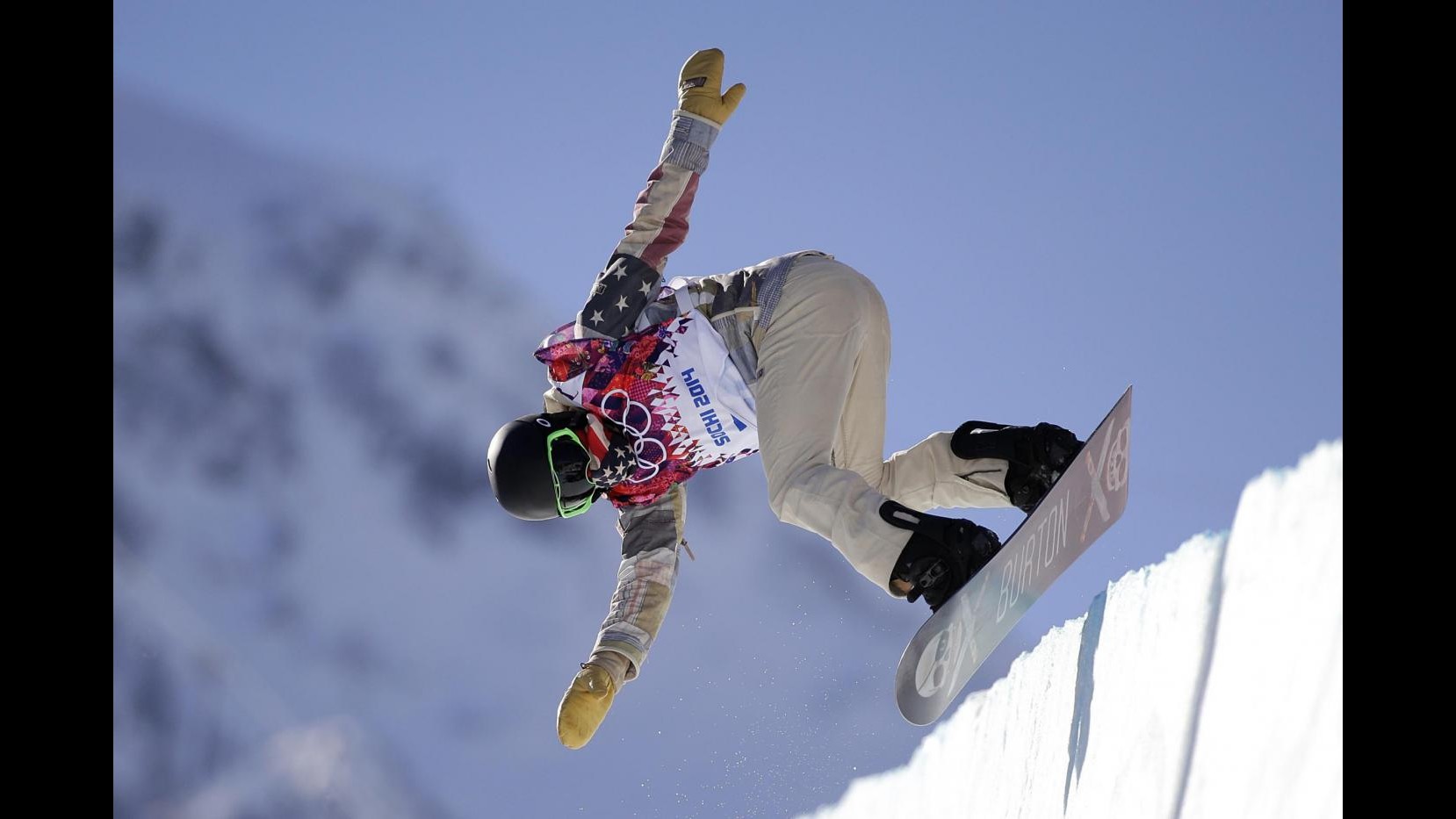 Sochi 2014, snowboard: Podladtchikov oro halfpipe, abdica il  mitico White