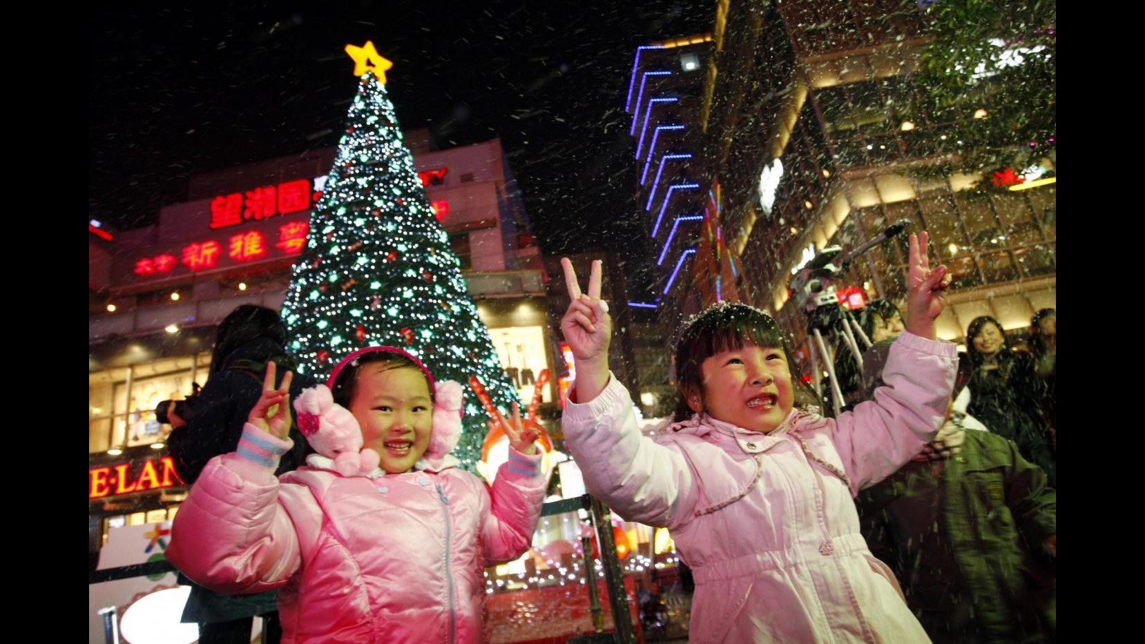 Confesercenti: A Natale consumi in calo del 3%, tredicesime evaporate