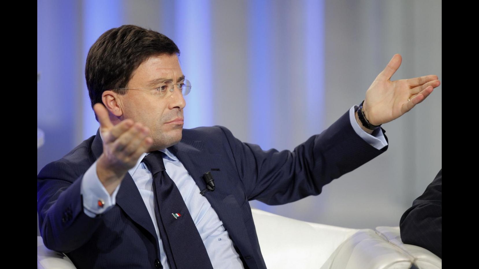 Bocchino: Berlusconi vuole Monti bis per rinegoziare debiti Mediaset