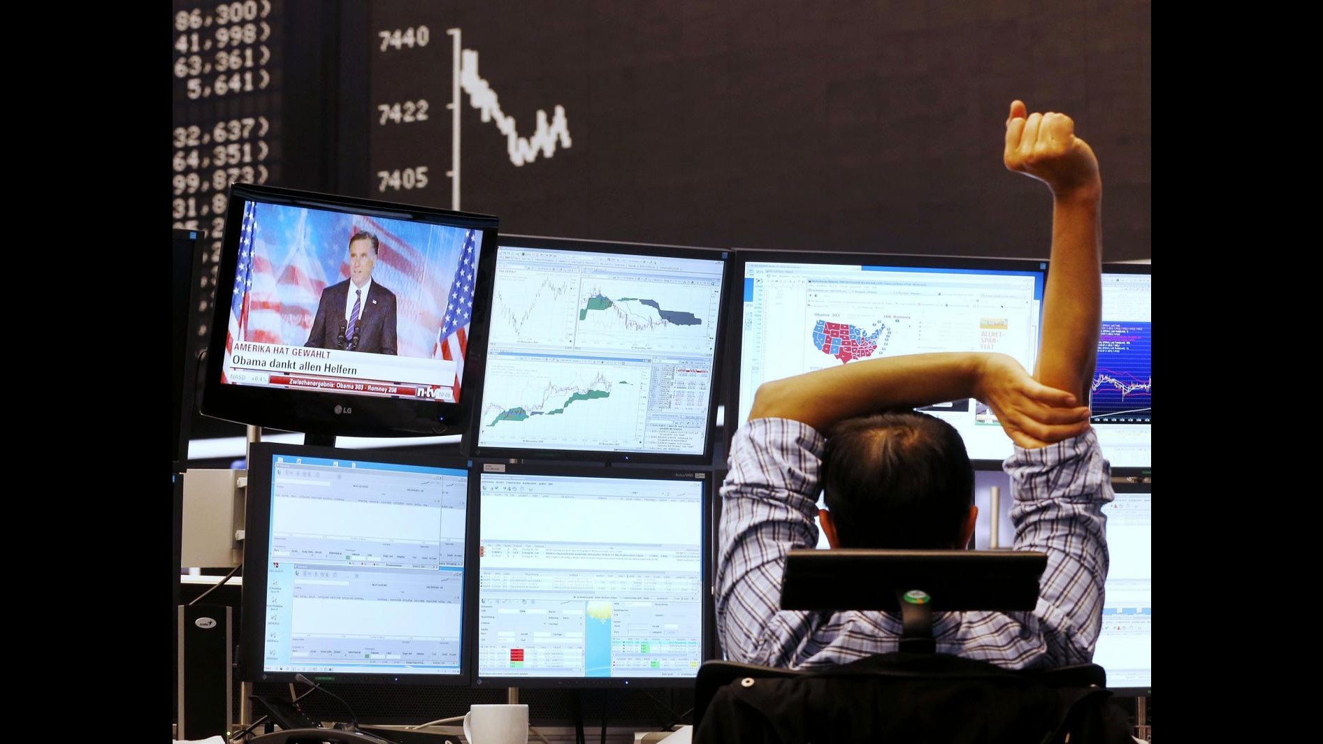 Borsa, spread stabile in apertura a quota 304, Btp scambiati al 4.45%