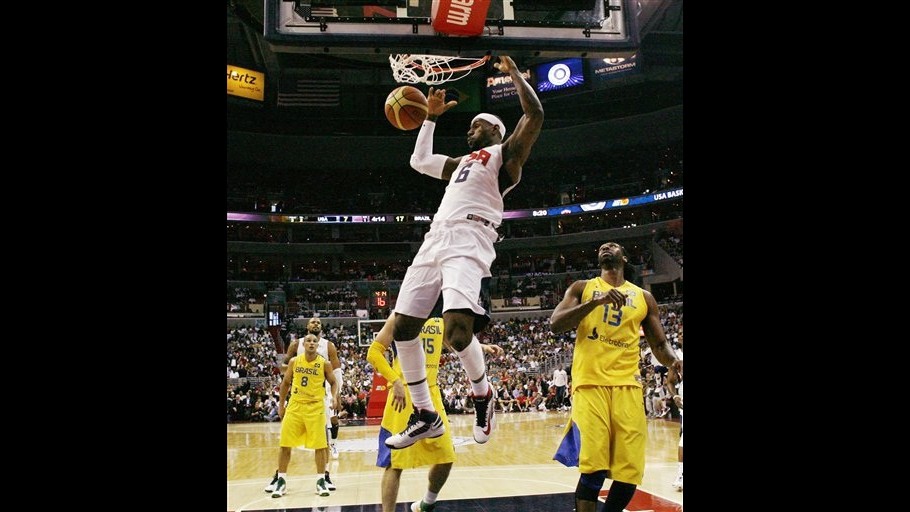 Nba, LeBron James sportivo dell’anno per Sports Illustrated