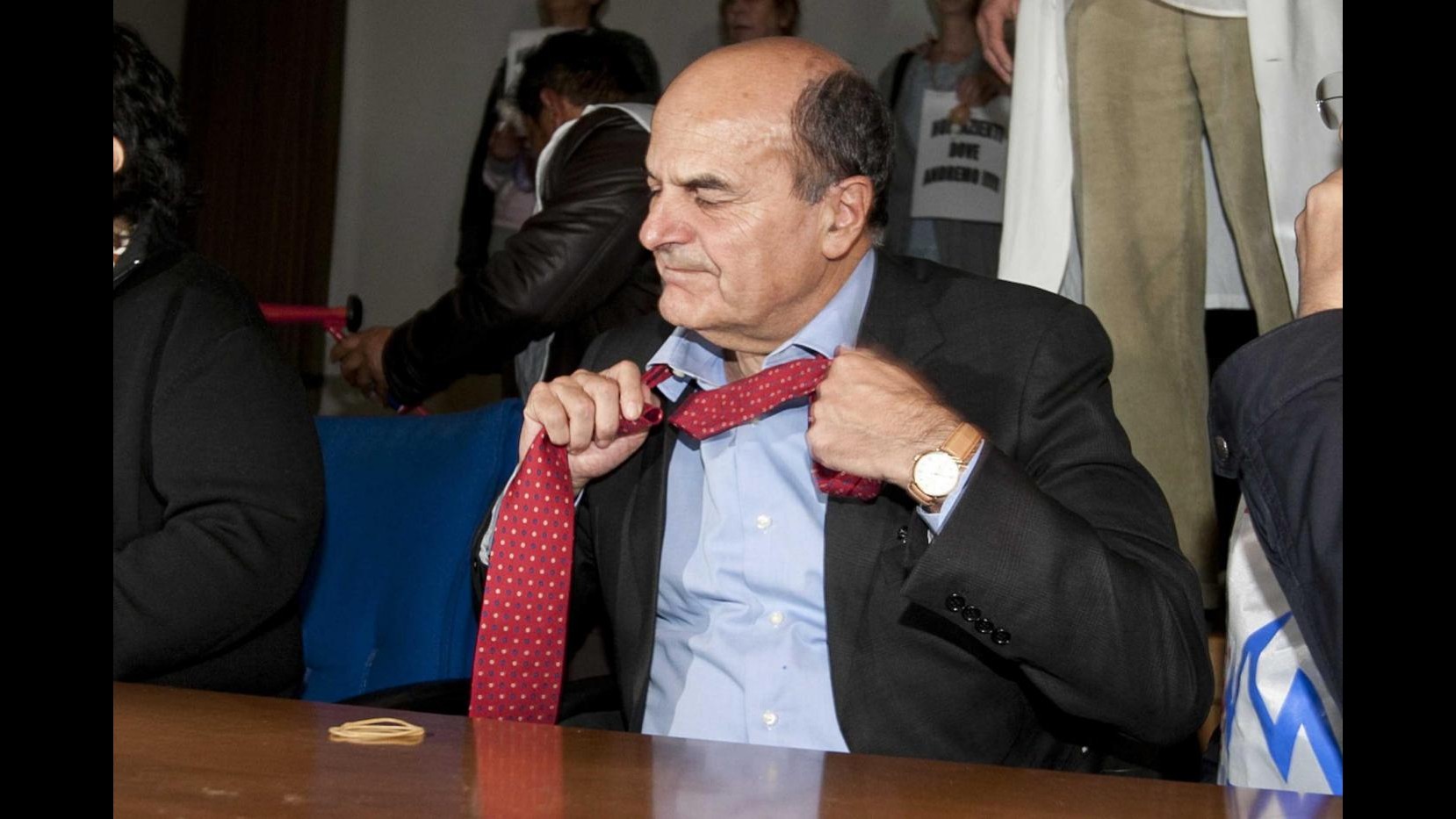 Effetto primarie: il Pd schizza al 34.6%, Di Pietro crolla all’1.5%