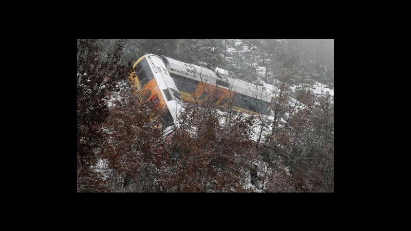 Francia, treno turistico deraglia e resta appeso: 2 morti, 9 feriti