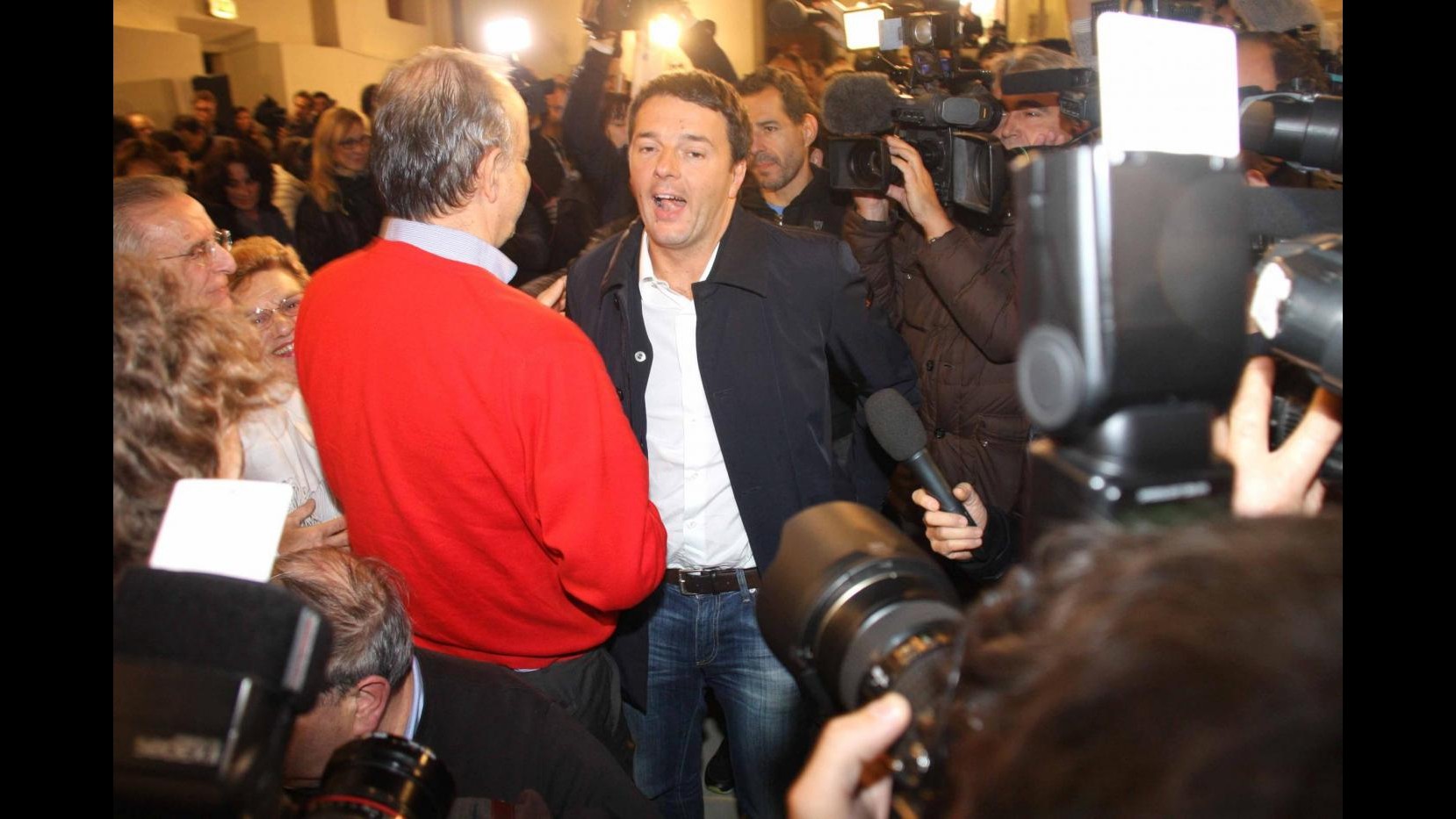 Primarie, Renzi: Torno a fare il sindaco, a Bersani chiedo abbraccio