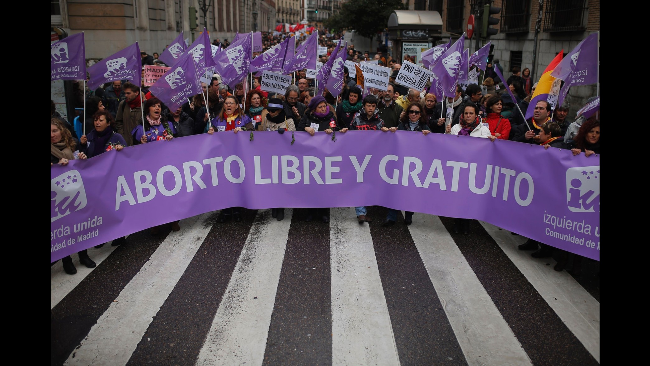 Spagna, decine di migliaia di nuovo in piazza contro riforma aborto