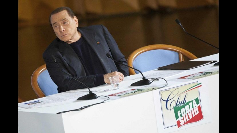 Berlusconi parla con Alghero ma crede sia Aquileia. Scherza: E’ la sinistra