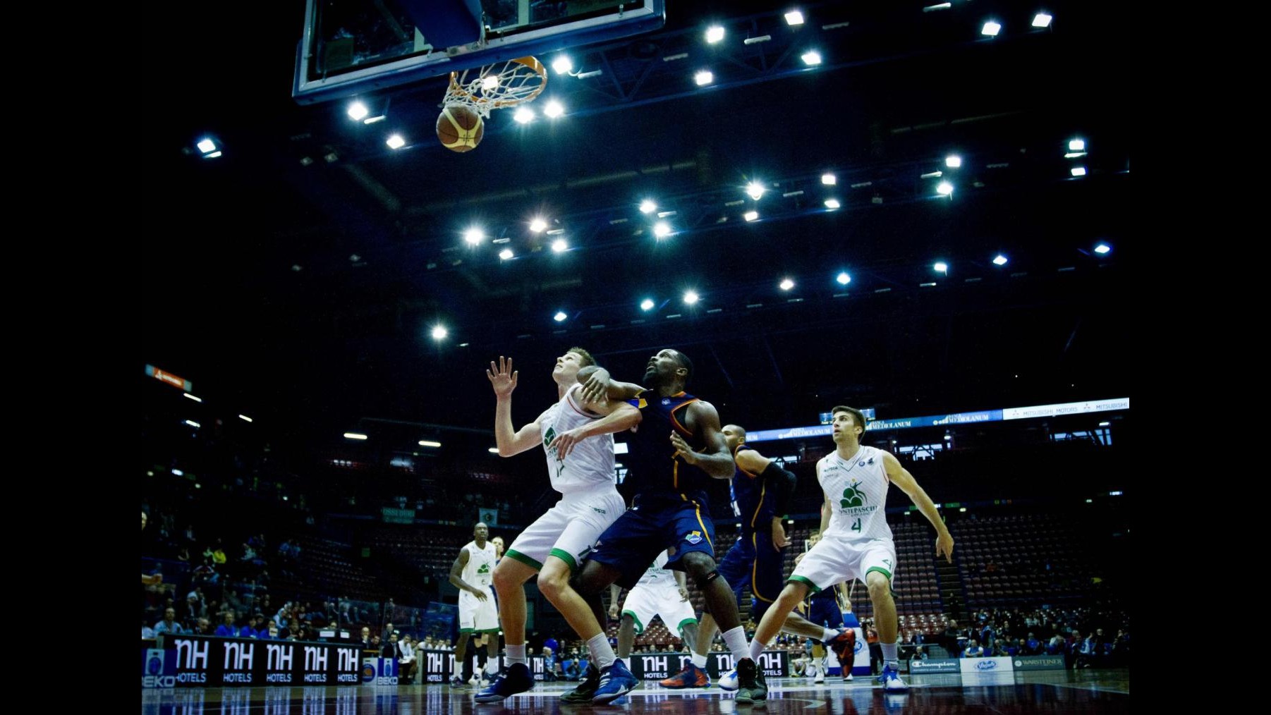 Final Eight Coppa Italia, Sassari beffa Milano. Cantù eliminata da Reggio Emilia
