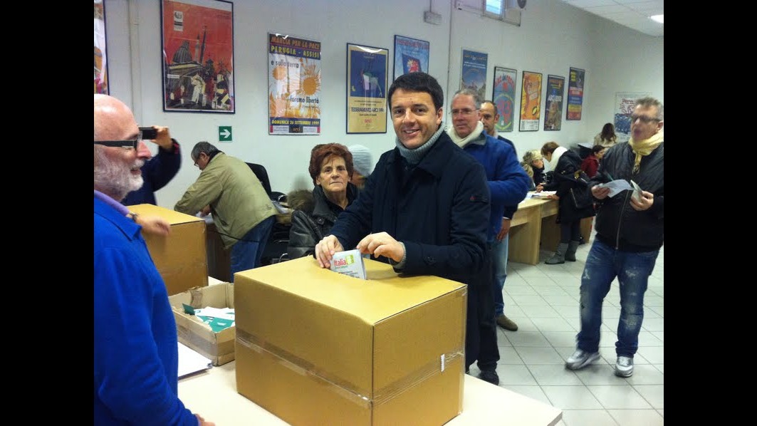 Primarie, Renzi ha votato a Firenze al seggio di piazza dei Ciompi
