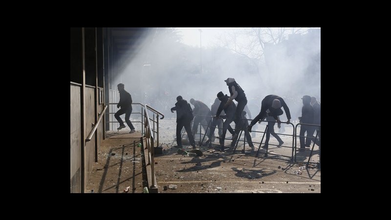 Bosnia, proteste antigovernative in tutto il Paese. A fuoco palazzi, 200 feriti in scontri