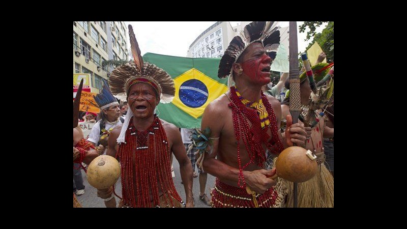 Rio de Janeiro, proteste contro privatizzazione di stadio Maracana