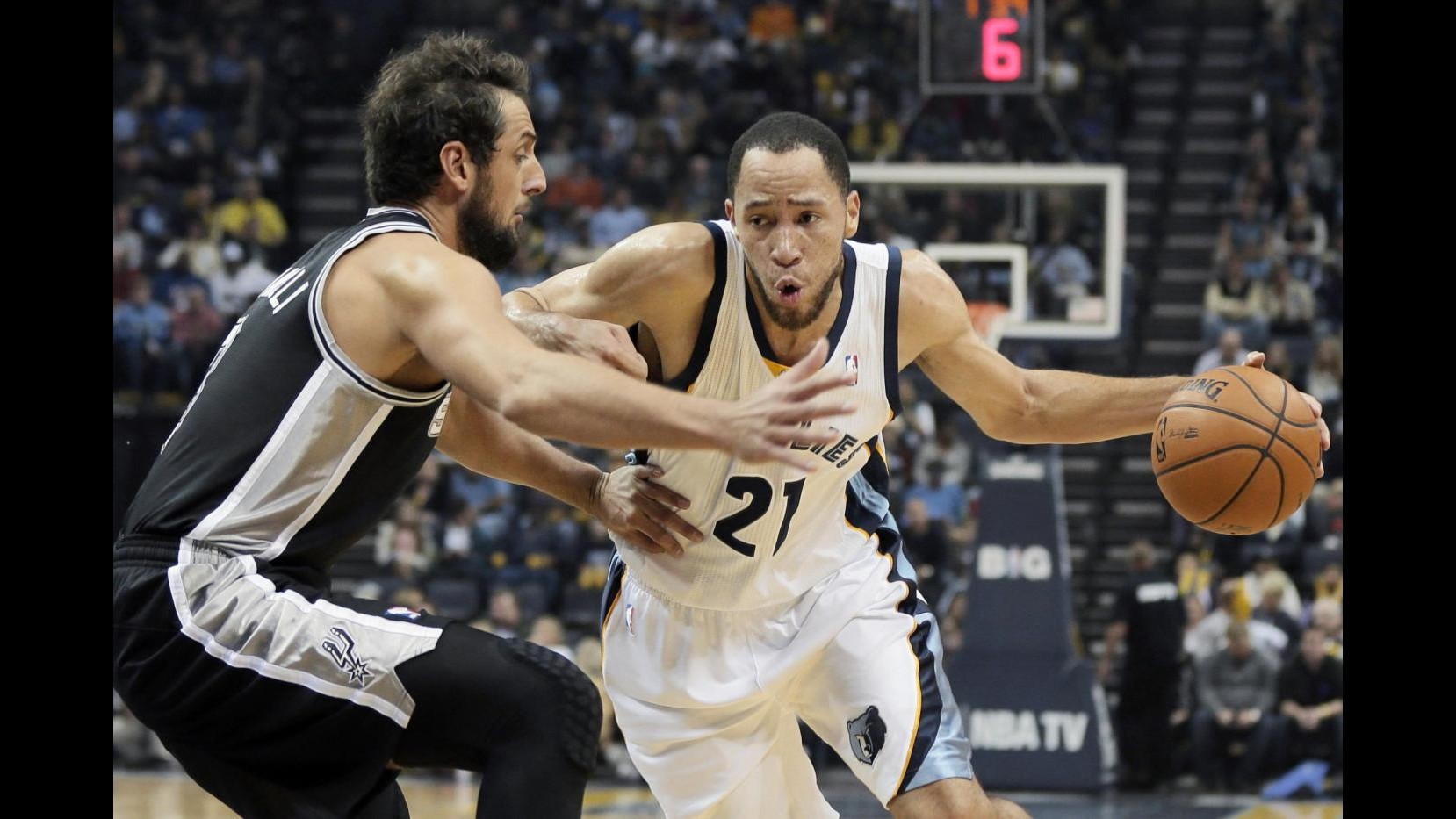 Nba: Belinelli non basta, Spurs ko con Nets. Golden State doma Chicago