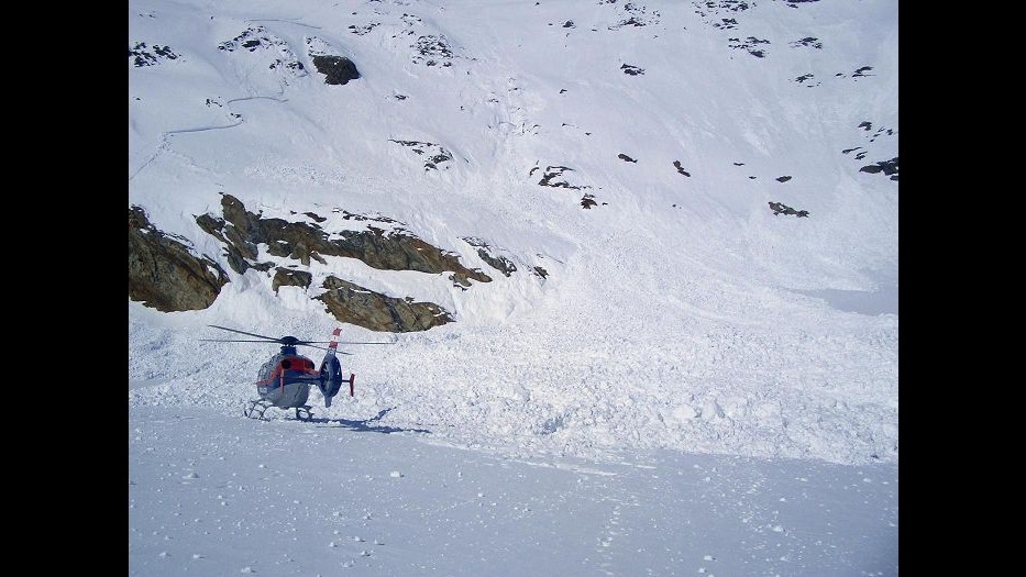 Aosta, slavina travolge 4 sciatori in Val Tournenche: morta una guida alpina donna