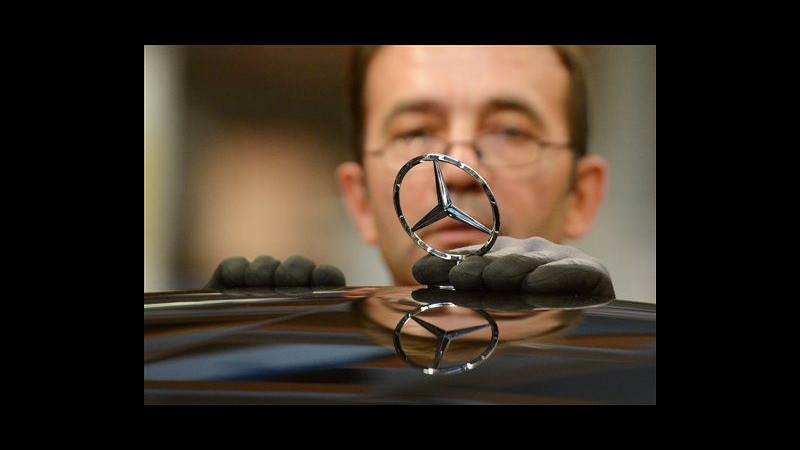 Daimler, utile operativo IV trim. rimbalza a 2,5 mld, ricavi +8%