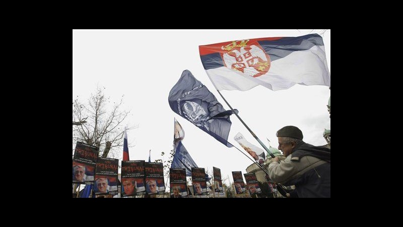 Centinaia protestano in Serbia contro assoluzione ex premier Kosovo