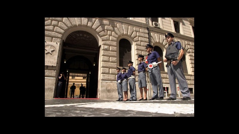 Polizia contro truffe su internet, 5 arresti fra Roma e Pesaro